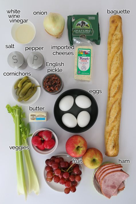 Ploughmans Lunch Platter, Plowman's Lunch, Homeschool Breakfast, Ploughmans Platter, Snack Plate Lunch, Cheese And Meat Platter, Composed Salads, English Snacks, Shabbat Meals