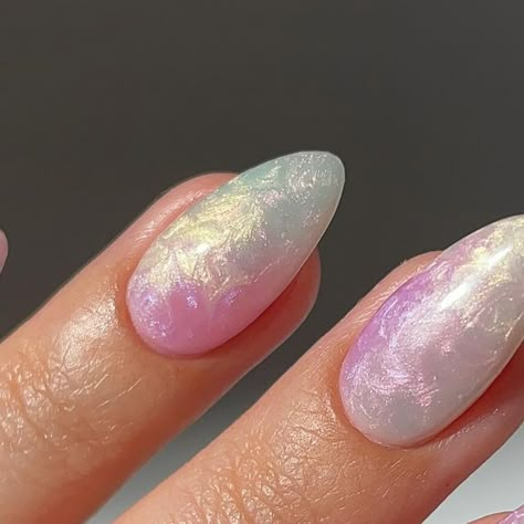 Summer Marble Nail Ideas, Pearl Summer Nails, Rainbow Pearl Nails, Swirly Pearl Nails, Colorful Pearl Nails, Subtle Mermaid Nails, Mermaid Nails Ideas, Pearl Marble Nails, Mermaid Vibe Nails