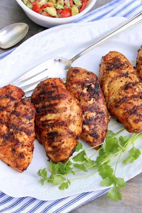 Sazón Grilled Chicken - This little spice packet (or the easy homemade option) adds incredible flavor when used as a rub for grilled chicken! Recipes Using Sazon Seasoning, Sazon Chicken, Homemade Chicken Rice, Sazon Recipe, Sazon Goya, Rub For Chicken, Mexican Grilled Chicken, Sazon Seasoning, Latin Dishes