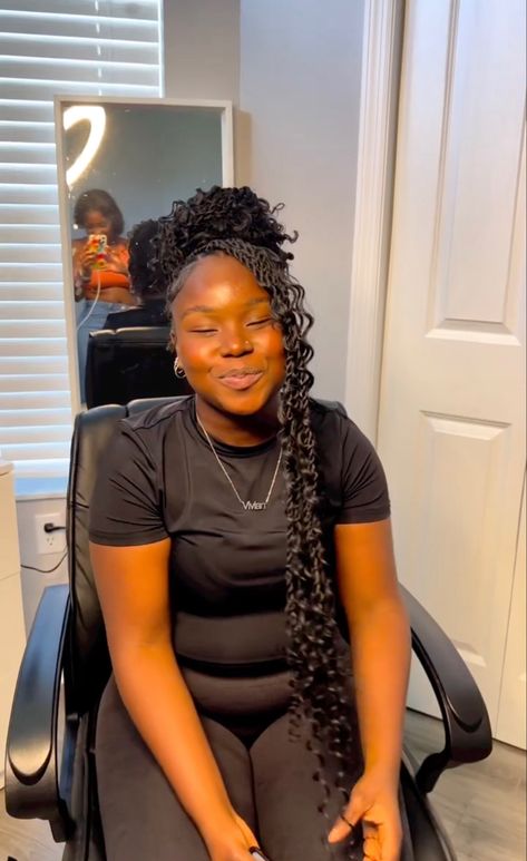 Style Island Twist, Styling Island Twist, Hairstyles For Island Twist, Ways To Style Island Twists, Island Twist Styles, Brown Boho Twists, Freeze Hairstyles For Black Women, Boho Island Twist With Color, Large Island Twist