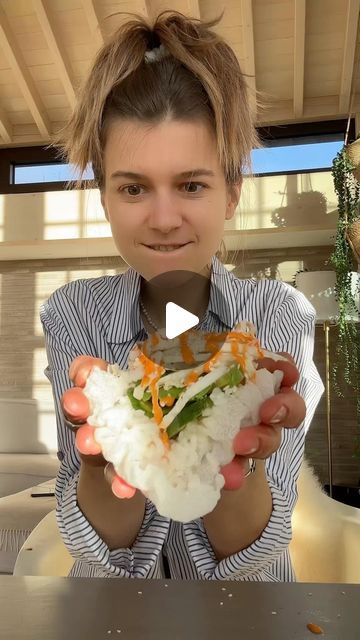 Anna on Instagram: "Sushi tacos 🌮" Best Sushi Rolls Recipes, Sushi Wraps Recipes, Japanese Tacos, Fusion Foods, Sushi Taco, Sushi Ideas, Sushi Wrap, Easy Sushi, Chilli Chicken