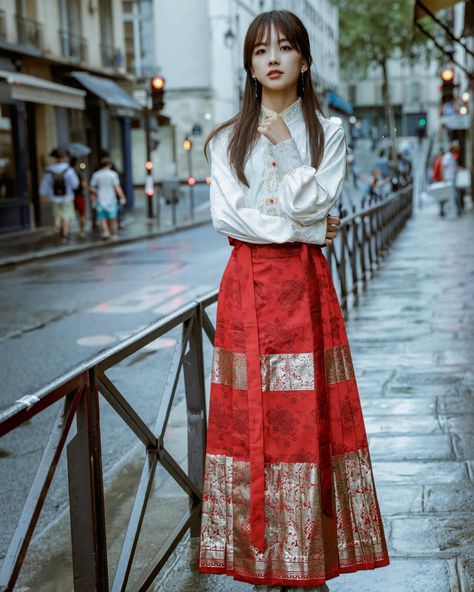 "Wang Bingbing, known as 'the sweetheart of CCTV,' appeared on the streets of Paris wearing a Chinese mamian skirt to cheer for the Olympics, showcasing the elegant and sophisticated Eastern civilization to the world." Shop on hangrace.com.au #TraditionalChineseClothing #CulturalHeritage #ChineseFashion #OlympicGames #Paris2024 #ParisOlympics #hanfu #Australia #chinesedress #chinesehanfu #chineseclothing #Chinesemamianqun #hanfufromchina #hanfuhairstyle #hanfugirls #hanfudress #hanfuphotogr... Mamian Skirt, Hanfu Hairstyles, Streets Of Paris, Hanfu Dress, Chinese Hanfu, The Olympics, Chinese Clothing, Paris Street, Chinese Dress