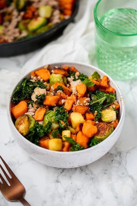 This turkey & sweet potato breakfast hash is an amazing egg free breakfast! It's paleo, whole30 compliant, and AIP. Autoimmune Breakfast, Night Stretches, Aip Sides, Sweet Potato Breakfast Hash, Breakfast Paleo, Turkey Sweet Potato, Egg Free Breakfast, Unbound Wellness, Aip Breakfast