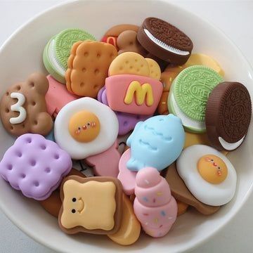 Air Dry Clay Art Ideas Cute, Diy Clay Food, Clay Dough Ideas, Foam Clay Crafts, Clay Charm Ideas, Foam Clay Ideas, Cute Clay Charms, Kawaii Polymer Clay, Fimo Kawaii