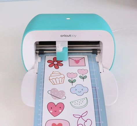 Stickers With Cricut Joy, Cricut Joy Stickers, Cricut Joy Project Ideas, Christmas Sticker Ideas, Cricut Joy Projects, Circut Joy, Stickers With Cricut, Cricket Joy Projects Craft Ideas, Circuit Joy