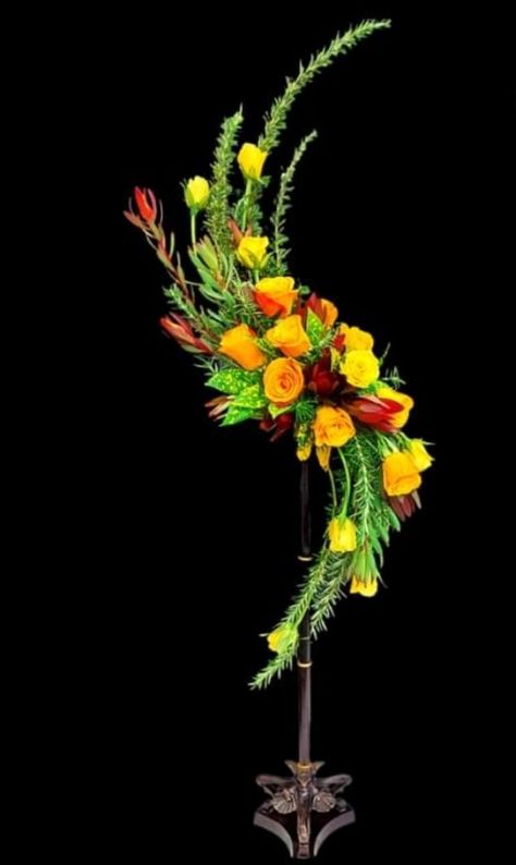 Hogarth Curve Floral Arrangements, Hogarth Flower Arrangement, Hogarth Curve Floral Design, Rustic Flower Arrangements, Tall Floral Arrangements, Floral Designs Arrangements, Contemporary Flower Arrangements, Modern Floral Arrangements, Floral Art Arrangements