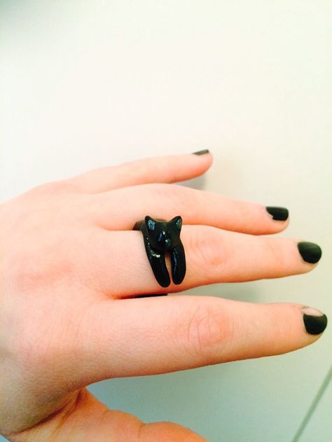 Cute black cat ring, statement ring, cat jewelry, animal ring, cat jewellery, cat gift, christmas gifts, custom ring, ooak jewelry Fimo Ring, Diy Fimo, Polymer Clay Kunst, Polymer Clay Ring, Tanah Liat, Cat Ring, Animal Rings, Cat Jewelry, Clay Jewelry Diy