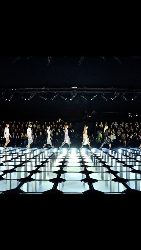 BALENCIAGA SPRING 15 Runway Stage Design, Fashion Show Runway Stage, Balenciaga Runway, Runway Stage, Fashion Show Design, Catwalk Design, Balenciaga Spring, Fashion Runway Show, Show Design