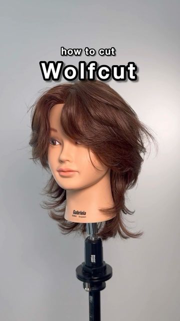 Grunge Wolf Cut, How To Cut A Wolf Cut At Home, Haircut Wolfcut, Curtain Bangs And Layers, A Wolf Cut, Bangs And Layers, Haircut Tutorial, Texture Spray, Short Shag