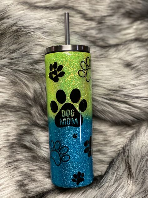 Dog Mom Tumbler Ideas, Diy Epoxy Tumbler, Mom Tumbler Ideas, Dog Mom Tumbler, Epoxy Crafts, Tumbler Christmas, Epoxy Tumbler, Resin Tumblers, Bottle Ideas