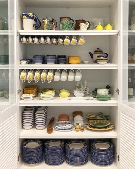 A DETAILED LIFE™ on Instagram: “China cabinets make me smile — especially when they are so well thought out like this one from @casaaldia.” Plate Organizer, Outdoor Camping Kitchen, China Storage, Kitchen Organization Pantry, Cabinet Organization, Kitchen Wall Decor, House Inspiration, China Cabinet, Kitchen Organization