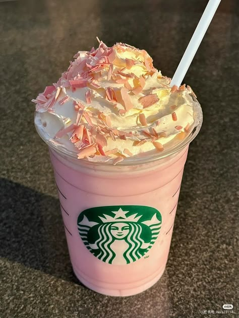 Starbucks Rosa, Foods For Clear Skin, Cold Starbucks Drinks, Secret Starbucks Recipes, I Want Food, Starbucks Drink, Easy Baking Recipes Desserts, Yummy Comfort Food, Starbucks Recipes