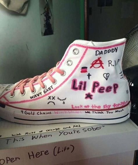 Drawing On Converse, Lil Peep Merch, Converse Drawing, Sharpie Shoes, Converse Design, Grunge Shoes, Custom Painted Shoes, Custom Shoes Diy, Diy Sneakers