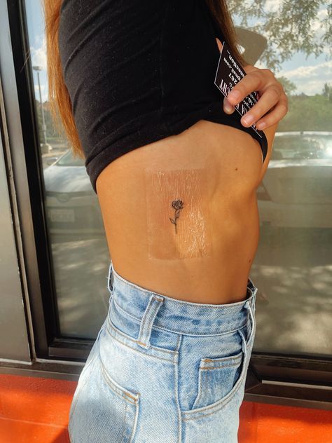 Small Rose Tattoo Ribs, Small Flower Tattoo On Ribs, Tattoo Ideas Female Side Ribs Flower, Tiny Side Tattoo, Small Rib Flower Tattoo, Side Tattoo Ribs, Fine Line Tattoo Side Rib, Mini Rib Tattoo, Side Rose Tattoo