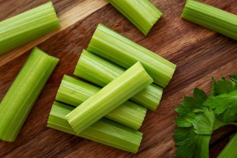 Store Celery, How To Freeze Celery, How To Store Celery, Celery Recipes, Cider Sangria, Apple Cider Sangria, How To Store, Hearty Soups, Cooking Techniques