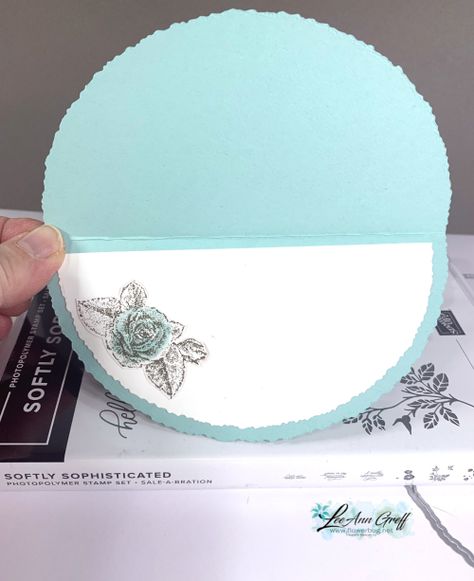 This pretty Softly Stippled rocker card is quite easy to make! It features our Deckled Circle dies and the Softly Sophisticated bundle. Watch the video or download the free project sheet here. #Stamping, #Stampinup, #handmadecards, #papercrafting, #stampinup, #papercraftingideas, #cards, #cardmaking, #cardmakingideas, #flowerbug, #leeanngreff, #funfold, #Fancyfold, #Cardvideo, #SaleaBration, #FunFoldCards, Round Cards Ideas, Stampin Up Rocker Card Tutorial, Rocker Cards Tutorial, Stampin Up Rocker Card, Stampin Up Deckled Circles Dies, Cards With Circle Dies, Handmade Cards Using Circles, Circle Sayings Stampin Up Cards, Circle Sayings Su