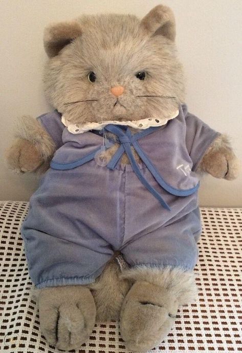 Tea Party Stuffed Animals, Antique Stuffed Animals, Vintage Stuffed Animals Aesthetic, 80s Stuffed Animals, Old Plushie, Stuffed Animals Aesthetic, Vintage Toys 1980s, Vintage Plushies, Cat Plushies