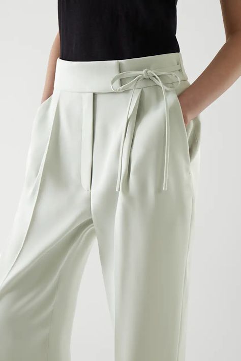 Cos Trousers, Celana Fashion, Trousers Details, Trouser Design, Trouser Pocket, Green Trousers, Formal Pants, Pleated Trousers, Tapered Trousers