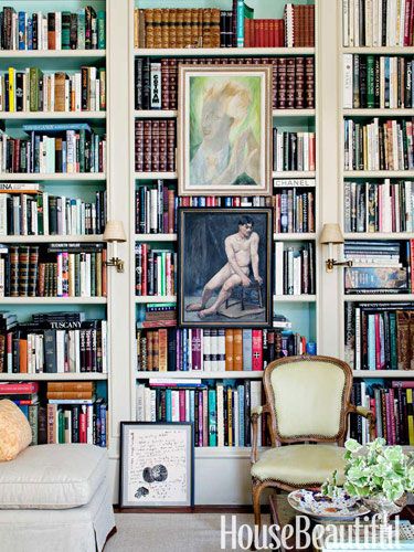 A portrait of conductor Leopold Stokowski and a figure study are focal points on this library bookshelf. Styling A Bookcase, Lots Of Books, Library Bookshelves, Decorating Bookshelves, Dream Library, Bookshelf Styling, Hanging Paintings, Home Libraries, Los Angeles Homes