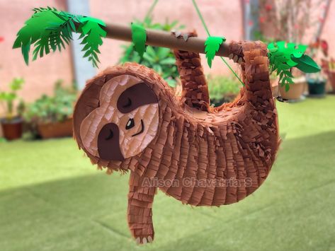 Piñata Oso Perezoso Monkey Pinata, Animal Pinata, Princess Jasmine Birthday Party, Sloth Birthday, Jasmine Birthday, Piñata Ideas, Jungle Birthday Party, Diy Pinata, Safari Birthday Party