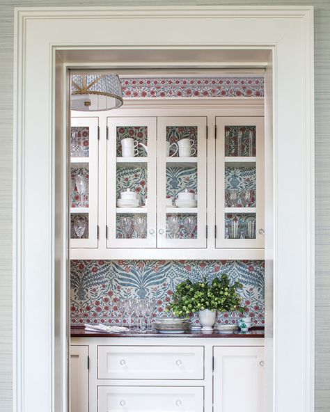 Pantry Wallpaper, Lee Jofa Wallpaper, Flower Magazine, Custom Canopy, Butler’s Pantry, Butlers Pantry, Traditional Homes, Closet Layout, Custom Benches