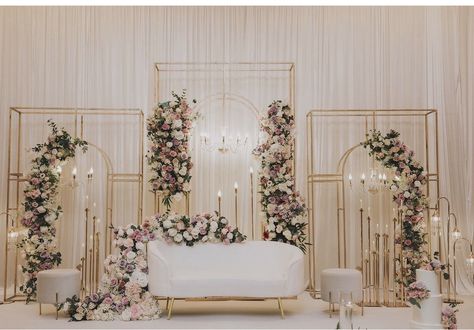 Bride Groom Backdrop, Wedding Throne Decoration, Engagement Stage Decoration Backdrops, Simple Wedding Stage Decorations, Wedding Stage Decorations Elegant, Wedding Stage Design Backdrop Ideas, Wedding Reception Backdrop Elegant, Wedding Throne, Engagement Stage