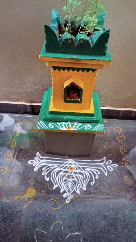 Tulasi Kota Muggulu, Mandir Painting, Tulsi Pot, Pooja Decoration, Border Rangoli, Color Combinations Home, Colorful Rangoli, Pooja Mandir, New Rangoli Designs