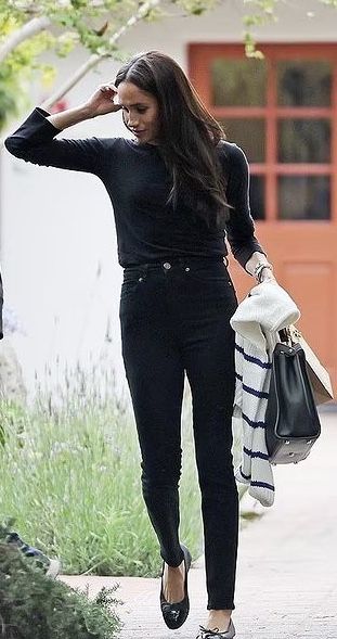 Meghan Markle Jeans, Meghan Markle Street Style, Minimalist Casual Outfit, Megan Markel, Estilo Meghan Markle, Meghan Markle Outfits, Meghan Markle Style, Royal Outfits, Fashion Week Street Style