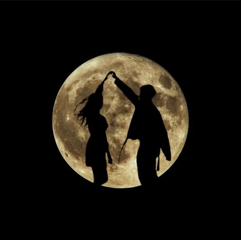 Moon Couple, Arte Peculiar, Romance Art, Beautiful Moon, Soul Art, Cute Couple Art, Couple Wallpaper, Cool Pictures Of Nature, Couple Drawings