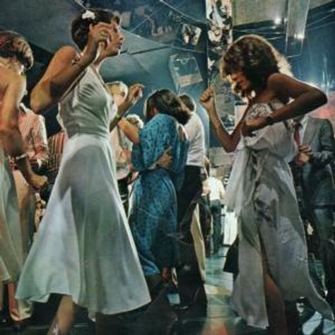 Spaghetti Disco - 70's Italian Disco Grooves by R u m p e L | Mixcloud Studio 54 Party Outfits, 70s Outfits Ideas, 70s Disco Outfit, Disco Shoes, 70s Fashion Disco, Studio 54 Party, Disco 70s, Disco Fashion, Creatures Of Comfort