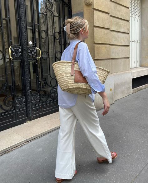 Marine on Instagram: “On my way for the weekend #frenchgirl #frenchvibes #outfitideas #parisianstreets #parisiennestyle” Italian Summer Outfits 2024, Simple Outfits For Summer, Italian Summer Style, Italian Fashion Summer, Italian Summer Outfits, Parisienne Style, Summer Outfits 2024, French Girl Chic, Chic Summer Outfits