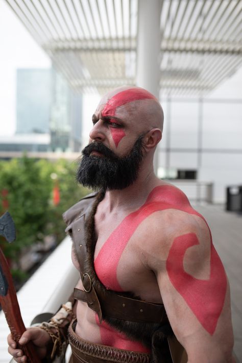 #cosplayarmor #cosplay #cosplayer #kratos Kratos Halloween Costume, Kratos Costume, Professional Costumes, Bald Men Style, Transform Yourself, Spartan Warrior, Cosplay Armor, Bald Men, Fantasias Halloween