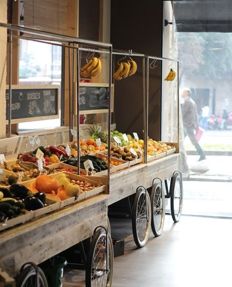 Supermarket Design Interior, Fruit And Veg Shop, Farmers Market Booth, Bakery Shop Design, Vegetable Shop, Grocery Store Design, Organic Market, Supermarket Design, Meat Shop