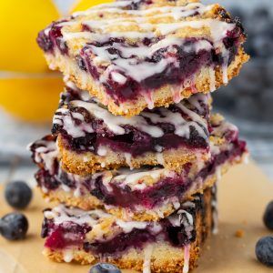 Blueberry Cobbler Bars - Your Cup of Cake Cobbler Bars, Easy Blueberry Desserts, Easy Blueberry Cobbler, Pie Blueberry, Blueberry Desserts Recipes, Dessert For Summer, Blueberry Filling, Cup Of Cake, Long Driveway