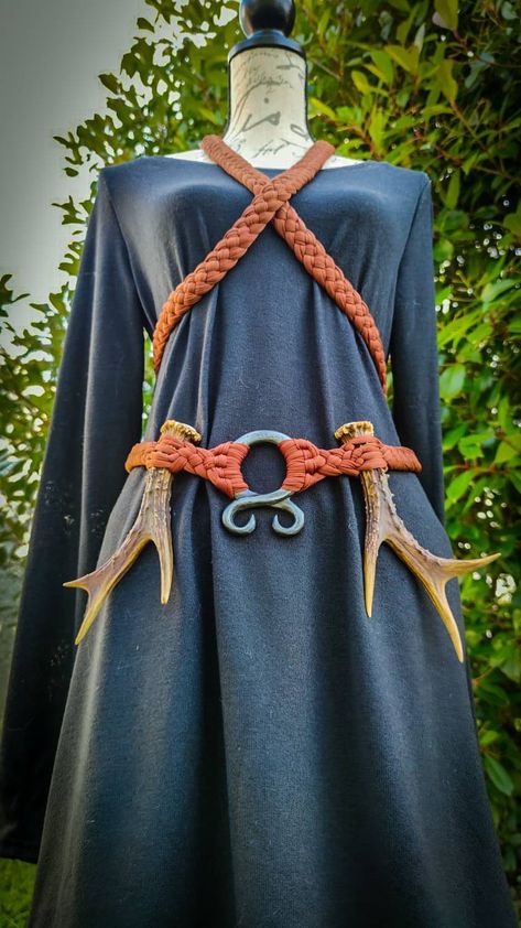 Viking Belt Norse Belt NEW Autumn Ed. Norse Witch Belt - Etsy Portugal Witch Belt, Norse Witch, Costume Viking, Viking Belt, Cross Belt, Medieval Belt, Viking Costume, Shield Maiden, Medieval Clothing