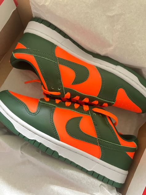 Orange And Green Dunks Outfit, Mica Green Dunk, Miami Dunks Outfit, Miami Dunks, Nike Dunks Vintage Green, Nike Dunks Low Orange, Green And Orange Dunks, Dunks Outfit, Orange Shoes