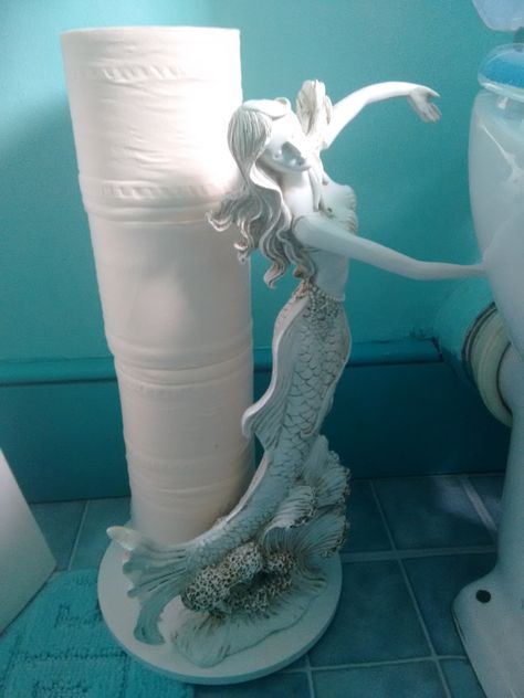 Diy Mermaid Bathroom Decor, Vintage Mermaid Bathroom, Mermaid Aesthetic Bathroom, Dark Mermaid Decor, Under The Sea Bathroom Decor, Mermaid Bathroom Decor Ideas, Mermaid Themed Bathroom, Mermaid Interior Design, Mermaid Core Bathroom