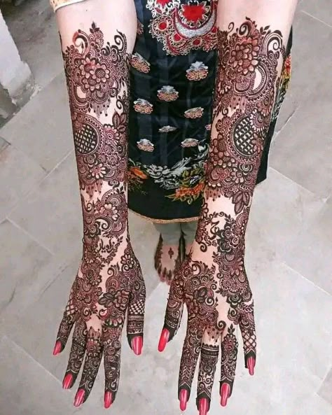 Heavy Mehndi Designs, Finger Mehndi Style, Mendi Design, Pakistani Mehndi Designs, Henna Day, Pakistani Bridal Hairstyles, Finger Mehndi, Mehndi Ideas, Red Henna