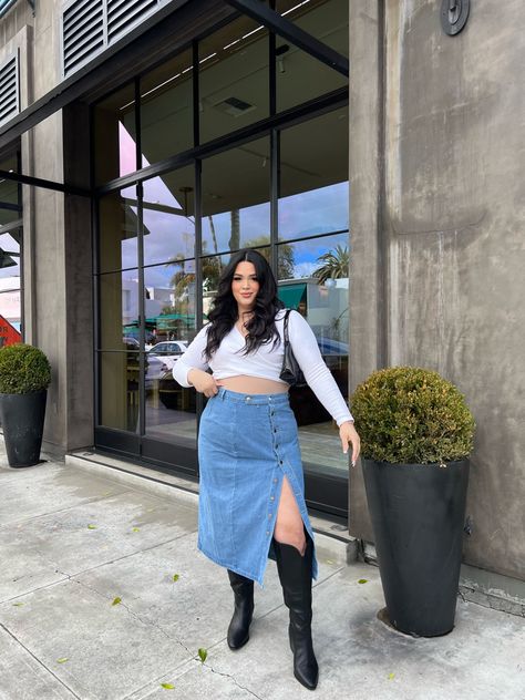 Denim Skirt Outfit Plus Size Summer, Plus Size Outfits Denim Skirt, Long Skirt For Plus Size Women, Long Jeans Skirt Outfit Aesthetic, Maxi Denim Skirt Outfit Mid Size, Plus Size Cowboy Outfit, Long Skirt Outfits Aesthetic Plus Size, Plus Size Long Jean Skirt Outfits, Midsize Denim Skirt