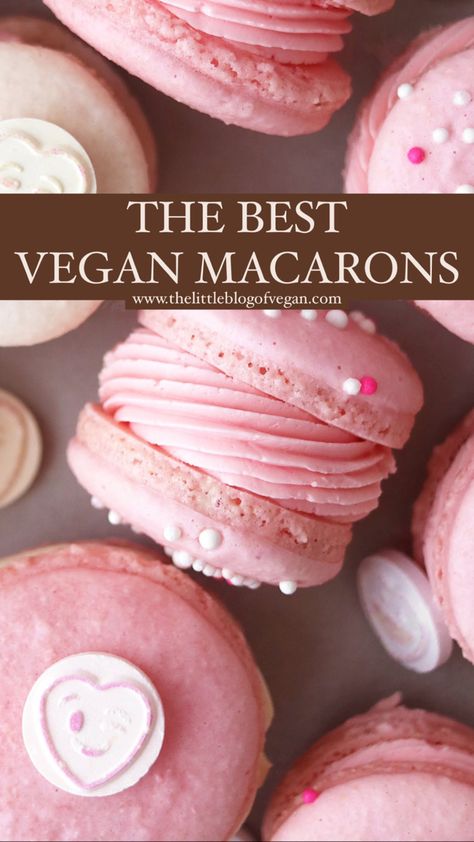 How to make vegan macarons Cream Macarons, Vegan Macarons, Patisserie Vegan, Vegan Pastries, Vegan Baking Recipes, Healthy Vegan Desserts, Vegan Bakery, Macaroon Recipes, Desserts Vegan