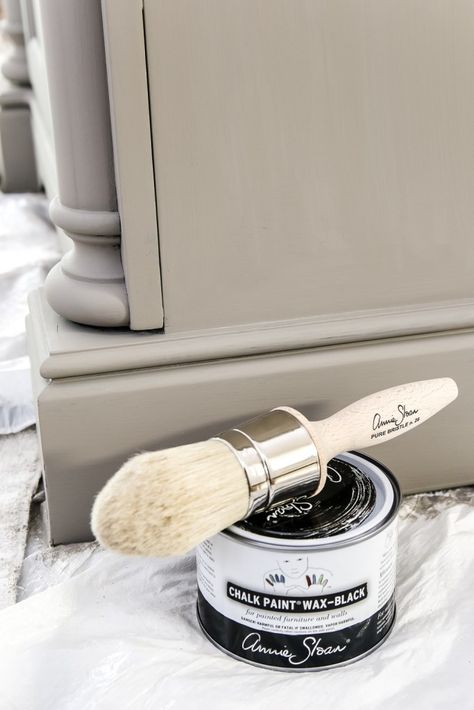 Weathered Gray Wood Look Vanity Makeover - Bless'er House Chalk Paint Cabinets, Chalk Paint Wax, Gray Chalk Paint, Vanity Makeover, Chalk Paint Ideas, Chalk Paint Projects, Chalk Painting, Furniture Rehab, Furniture Refinishing