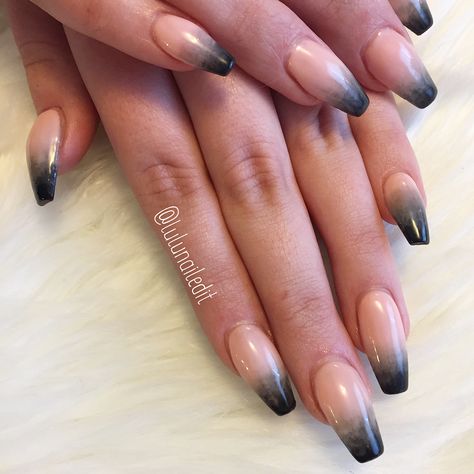 Rosy nude and black ombré. Loving this edgy french fade! Nails French Fade, Sorority Nails, French Fade Nails, Sculpted Gel Nails, Black Ombre Nails, Faded Nails, Pride Nails Designs, French Fade, Black French Tip