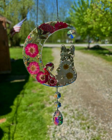 Perfect suncatcher for the witch 🐱🌙 . . Resin - @clear.resin Mold - @letsresin Flowers - @resiners_official . . . #michiganartist #resin #catmoon #suncatcher #cottagecore #witchycottagecore #resinart #letsresin #resiners #cottagecoredecor Resin Suncatcher, Witchy Cottagecore, Cottagecore Decor, Enchanted, Art Studios, Resin Art, Suncatchers, Art Studio, Molding