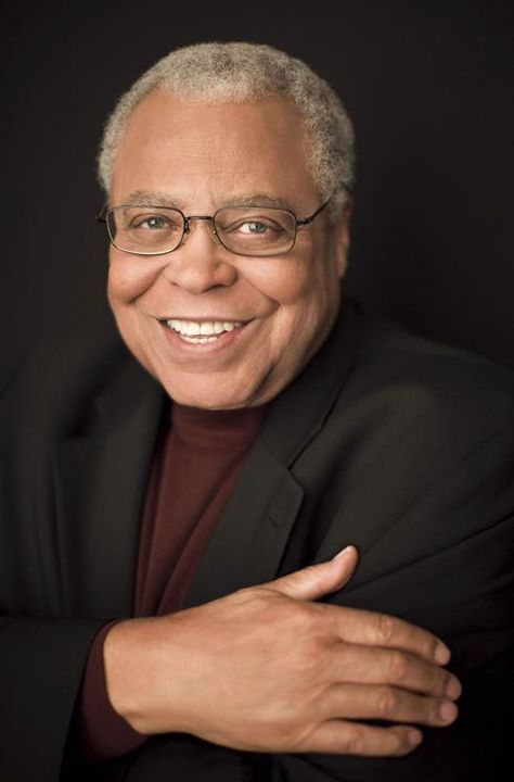 James Earl Jones, actor, a graduate of Brethren High School in Brethren, Michigan, is a 1955 graduate of the University of Michigan. He appeared in "Field of Dreams", "A Clear and Present Danger" and was the voice of Darth Vader in the "Star Wars" series, and Mufasa in "The Lion King. He also appeared onstage in "The Great White Hope." James Earl Jones, Septième Art, Black Actors, Famous Black, Black Hollywood, Black Celebrities, Actrices Hollywood, Famous Men, Film Tv