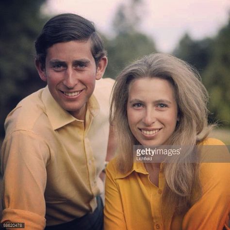 "Royal siblings; prince Charles with his 2 years younger sister princess Anne, this is just a perfect photograph Prinses Margaret, Camila Parker, Princesa Anne, Queen Elizabeth Photos, Balmoral Castle, Herzogin Von Cambridge, Royal Family Portrait, Grand Prince, Prins William