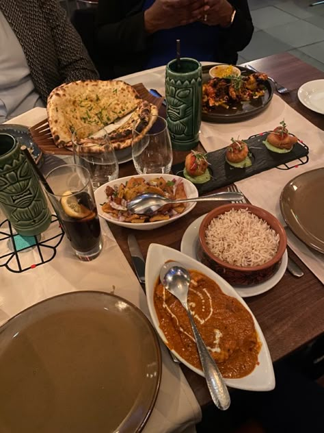 Family Dinner Aesthetic Indian, Indian Food Date Aesthetic, Indian Curry Aesthetic, Rich Indian Family Aesthetic, Indian Dinner Aesthetic, Family Dinner Aesthetic Restaurant, Family Meal Aesthetic, Indian Food Aesthics, Rich Dinner Aesthetic