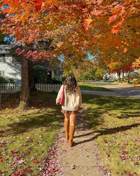 this might be my favorite fall outfit 🍂🍎 - - Pinterest girl, Pinterest aesthetic, outfit inspo, vsco girl, coconut girl ,fall outfits, fall fashion inspo, fall aesthetic, outfit ideas, fall fashion, cozy fall, sweater weather #coastalstyle #pinterestaesthetic #pinterestoutfit #oufitinspo #casualoutfit #coconutgirl #falloutfits #fallaesthetic #fallstyle Fall Girl Aesthetic, Cozy Fall Sweater, Fall Aesthetic Outfit, Girl Fall Outfits, Fall Girl, Girl Pinterest, Autumn Girl, Aesthetic Outfit Ideas, Outfit Ideas Fall