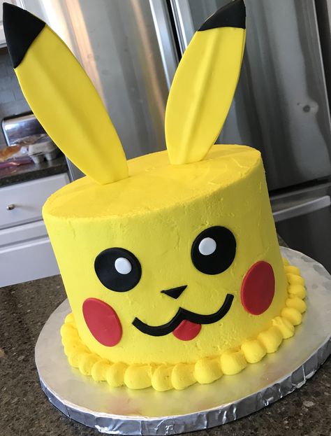 Pokemon Cake Pikachu, Pika Hi Cake, Pickachoo Cake Design, Pokemon Cake Design, Peekachu Cake, Easy Pikachu Cake, Picatchou Cake, Picacho Cake, Birthday Cake For 7 Year Boy