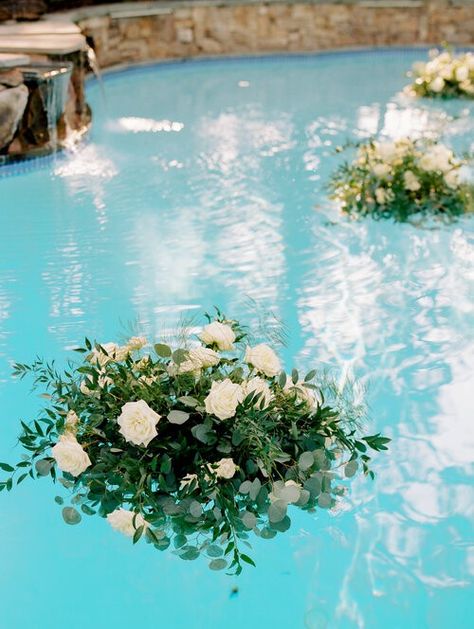 Decorated Pool For Wedding, Floating Floral Arrangements Pool, Floating Florals In Pool, Bridge Over Pool Wedding, Small Backyard Wedding With Pool, Diy Floating Flowers In Pool, Pool Cocktail Hour Wedding, Floating Flowers In Pool, Backyard Wedding With Pool