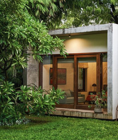 Tiny House With Garden, Raintree House, Small Garden Decor, Khosla Associates, Home Designs Exterior, Tropical House Design, Minimal House, Mexico House, Minimal House Design